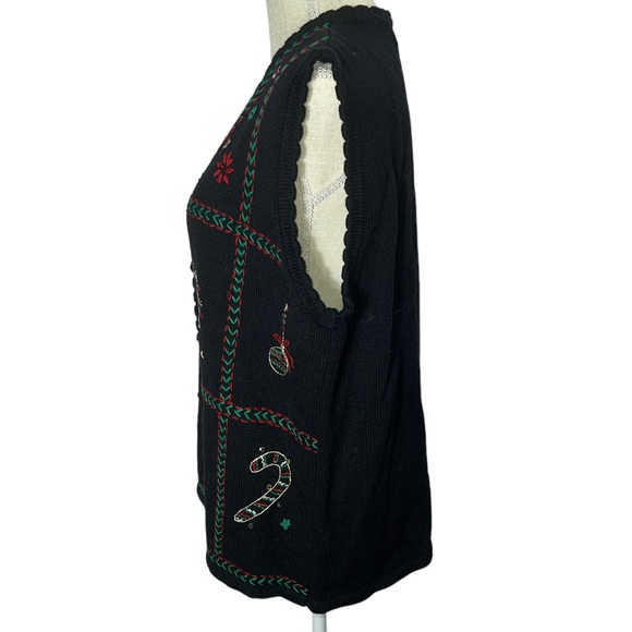 “Draper’s & Damon’s Christmas Vest - Picture 4 of 14